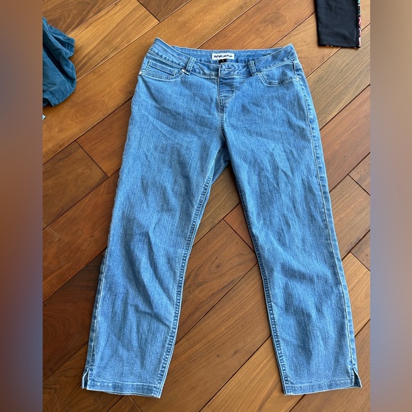 Lots of denim jeans - Picture 2 of 5